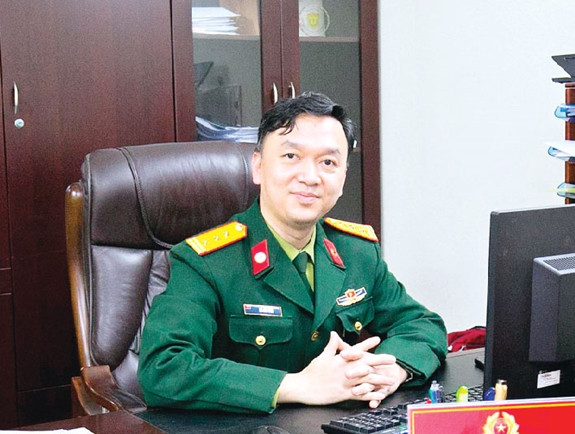 PGS-TS Hồ Anh Sơn cho biết, nhiệm vụ khoa học sẽ được tách làm 2 giai đoạn. Giai đoạn nghiên cứu ở quy mô phòng thí nghiệm, sau khi nghiệm thu sẽ triển khai sản xuất thử nghiệm. Giai đoạn I, các nhà khoa học đảm nhiệm chế tạo sản xuất quy mô ở phòng thí nghiệm. Giai đoạn II do doanh nghiệp chủ trì. (Ảnh: QĐND)