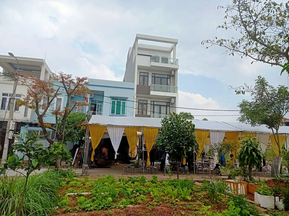 Tối 30/3, cơ quan công an đã hoàn tất khám nghiệm tử thi và thi thể hai mẹ con chị N. đã được đưa đi hỏa thiêu. Lễ tang hai mẹ con chị N. được gia đình tổ chức vào lúc 8h sáng nay 31/3 và sẽ an táng vào lúc 15h chiều cùng ngày. Hiện Công an tỉnh Hải Dương phối hợp với Công an TP Chí Linh đang điều tra nguyên nhân tử vong của hai mẹ con. 