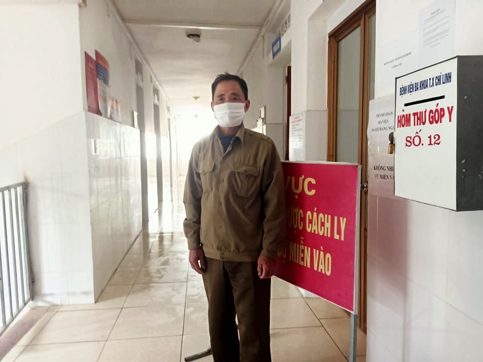 Ông Nguyễn Văn Kết (xã Lê Lợi, TP Chí Linh) – bệnh nhân đang điều trị gần phòng chị N. cho biết, tối cùng ngày, khi xảy ra sự việc, ông thấy tiếng khóc và có bệnh nhân nữ bế con chạy sau khi phát hiện sự việc, sau đó lực lượng công an đến điều tra làm rõ.