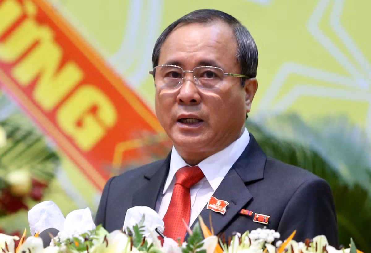 Cựu Bí thư Tỉnh ủy Bình Dương không được công nhận trúng cử ĐBQH: Tháng 6/2021, ông Trần Văn Nam khi đó là Bí thư Tỉnh uỷ Bình Dương, trưởng đoàn đại biểu Quốc hội tỉnh Bình Dương bất ngờ có đơn xin thôi không làm đại biểu Quốc hội khoá XV (nhiệm kỳ 2021 – 2026) vì lý do sức khoẻ. 