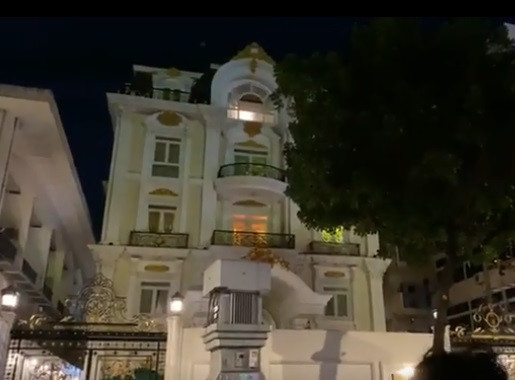 Cơ quan CSĐT Công an tỉnh Bình Dương, Cơ quan CSĐT Công an TP HCM đang thụ lý đơn thư của nhiều cá nhân tố cáo bà Nguyễn Phương Hằng gồm: ông Nguyễn Đức Hiển, bà Đặng Thị Hàn Ni, bà Đinh Thị Lan, ca sĩ Vy Oanh, vợ chồng ca sĩ Thủy Tiên, Công Vinh…