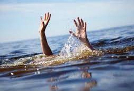  Thi thể bé trai 9 tuổi được tìm thấy dưới hồ sau một ngày mất tích. Ngày 13/3, lãnh đạo phường Phú Hội (TP Huế) cho biết vừa bàn giao thi thể bé trai N.N.P. (9 tuổi) bị đuối nước cho gia đình. Sáng cùng ngày, người dân phát hiện thi thể bé trai trên tại hồ Trái Tim. Cơ quan chức năng nhận định, nhiều khả năng bé trai bị đuối nước. 