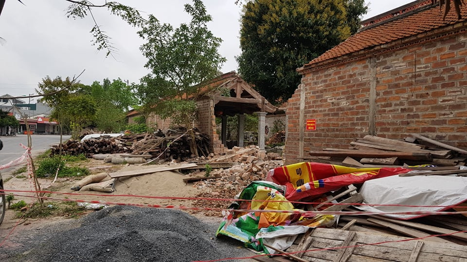 Nói về thông tin nhà chùa tu bổ công trình khi chưa được phép, Chủ tịch UBND huyện Ninh Giang Nguyễn Đình Tranh cho biết, UBND huyện đang yêu cầu UBND xã Đồng Tâm báo cáo vụ việc và sẽ thông tin sau cho báo chí. 