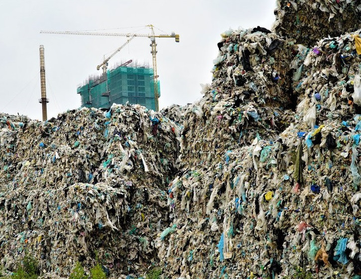 Hải Dương yêu cầu công ty Huy Hoàng di dời “núi” phế liệu nhựa - Hình 4 Hai Duong yeu cau cong ty Huy Hoang di doi “nui” phe lieu nhua-Hinh-4