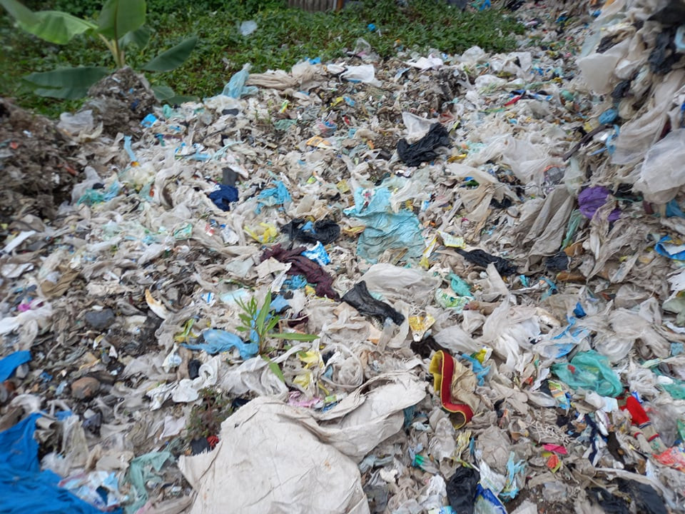 Trao đổi với báo chí, ông Nguyễn Kim Tuyển - Cục trưởng Cục Bảo vệ môi trường miền Bắc, Tổng cục Môi trường (Bộ Tài nguyên và Môi trường) cho biết, đây là việc thuộc thẩm quyền xử lý của Sở Tài nguyên và Môi trường tỉnh Hải Dương.