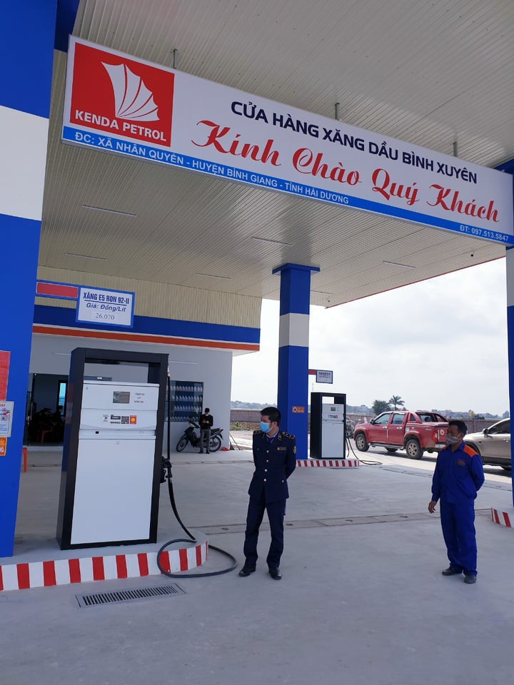 Hai Duong: Tam dinh chi cay xang Binh Xuyen, lam ro ban xang lan nuoc la