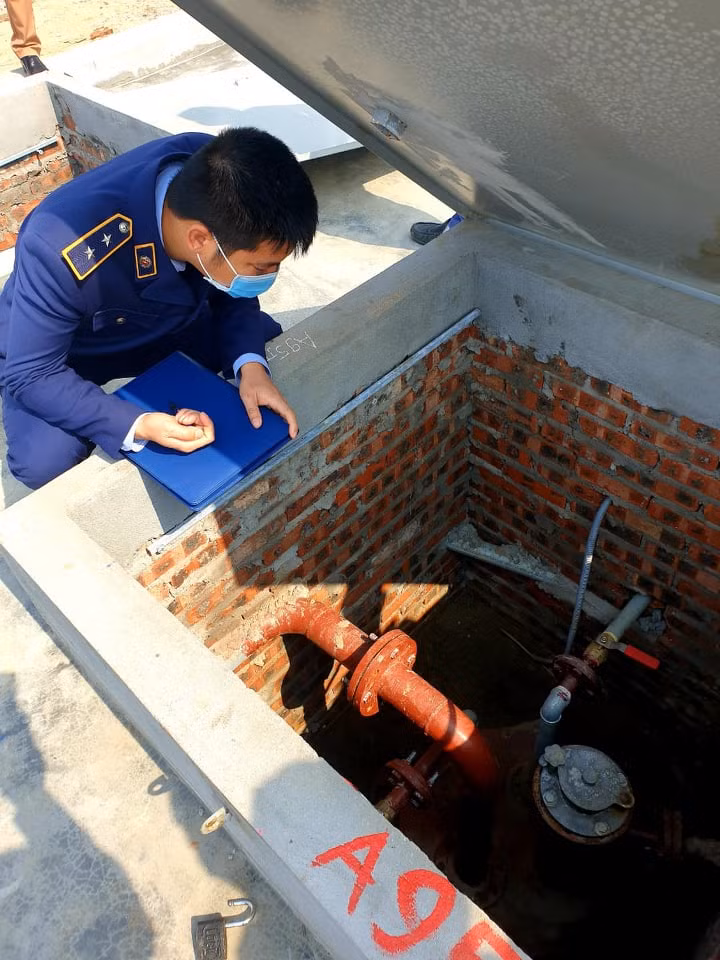 Hai Duong: Tam dinh chi cay xang Binh Xuyen, lam ro ban xang lan nuoc la-Hinh-6