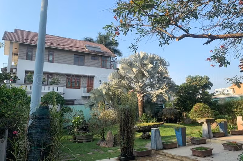 Sau đó, khi giữ chức vụ Phó Chủ tịch UBND TP Biên Hòa, ông Long có các sai phạm liên quan tới nhiều dự án đất đai, đền bù, giải tỏa. (Ảnh: Công an Đồng Nai)