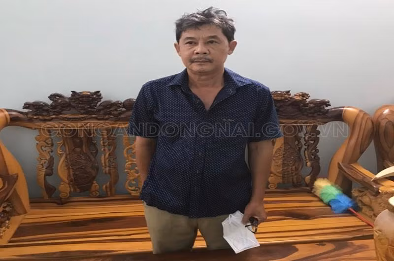 Cùng bị khởi tố tội danh trên còn có các bị can Trương Thành Giàu - Phụ trách phòng 1, Trung tâm phát triển quỹ đất Đồng Nai Chi nhánh Biên Hòa; Nguyễn Mộng Hiền - Tổ trưởng Tổ quản lý, khai thác quỹ đất thuộc Trung tâm phát triển quỹ đất Đồng Nai và Hồ Bá Minh - nguyên Phó Trưởng phòng TN-MT TP Biên Hòa. (Ảnh bị can Hiền)