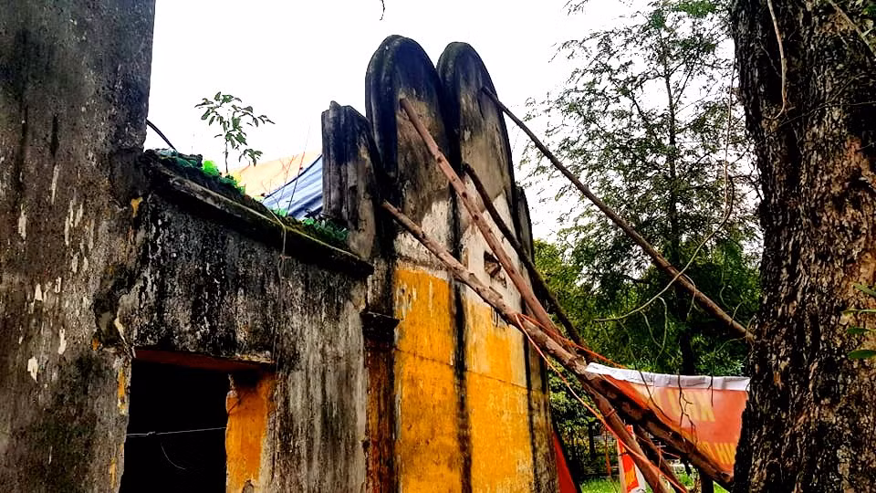 Nhìn cảnh tượng này ai cũng xót xa cho một di tích cấp quốc gia có nhiều giá trị văn hóa lịch sử.