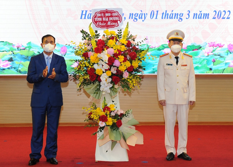 Thượng tá Bùi Quang Bình sinh năm 1978 ở huyện Kiến Xương, tỉnh Thái Bình. Trước khi giữ chức vụ Giám đốc Công an tỉnh Hải Dương, thượng tá Bình từng trải qua nhiều vị trí công tác tại Phòng An ninh kinh tế (Công an tỉnh Quảng Ninh), Trưởng Công an huyện Đầm Hà (Quảng Ninh). 