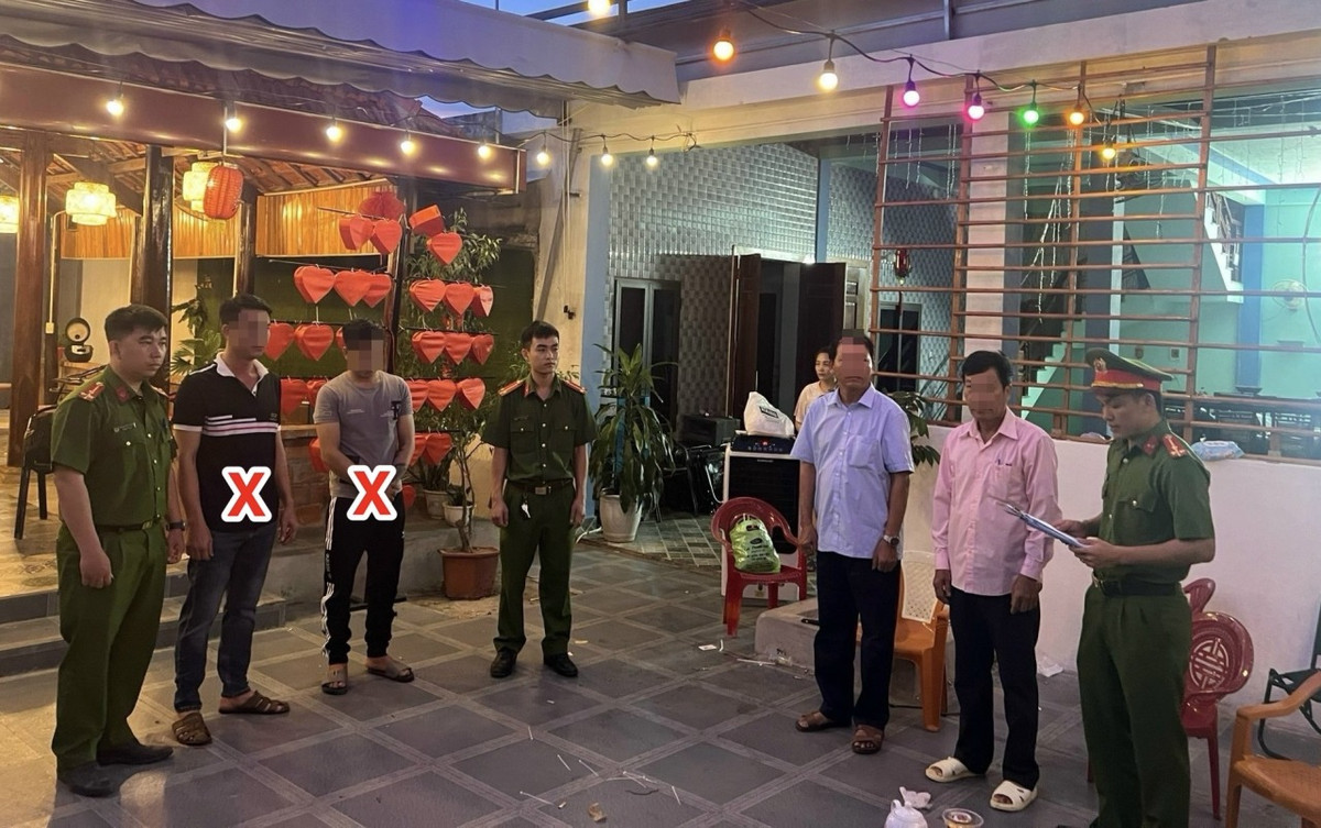 Quảng Bình triệt xóa nhiều ổ nhóm cá độ bóng đá trong mùa Euro Quang Binh triet xoa nhieu o nhom ca do bong da trong mua Euro