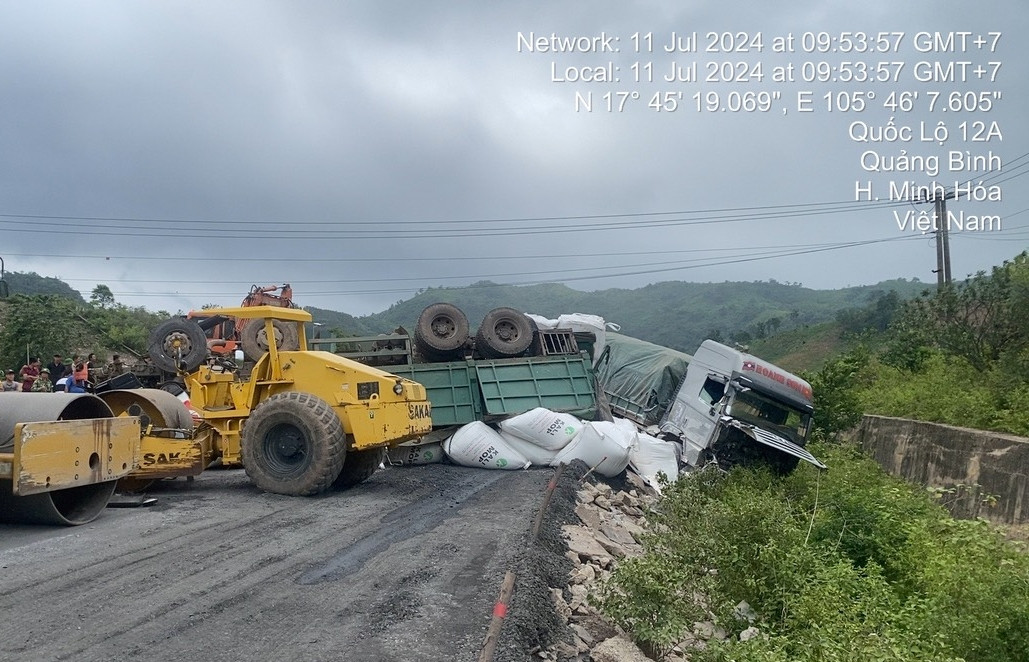 Xe đầu kéo mất lái tông vào xe tải, 1 người tử vong tại chỗ Xe dau keo mat lai tong vao xe tai, 1 nguoi tu vong tai cho