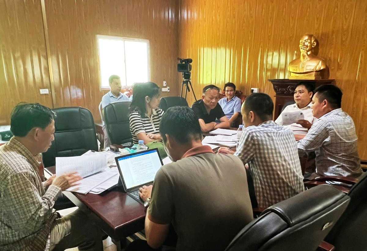 Ngay sau khi nhận được chỉ đạo, Sở Tài nguyên và Môi trường Nghệ An chủ trì, phối hợp UBND huyện Quỳ Hợp, UBND các xã Châu Thành, Châu Hồng và Công ty TNHH thiếc Hà An kiểm tra, xác minh nguyên nhân khiến nước suối Nậm Huống bất ngờ chuyển sang màu sẫm, cá chết bất thường.