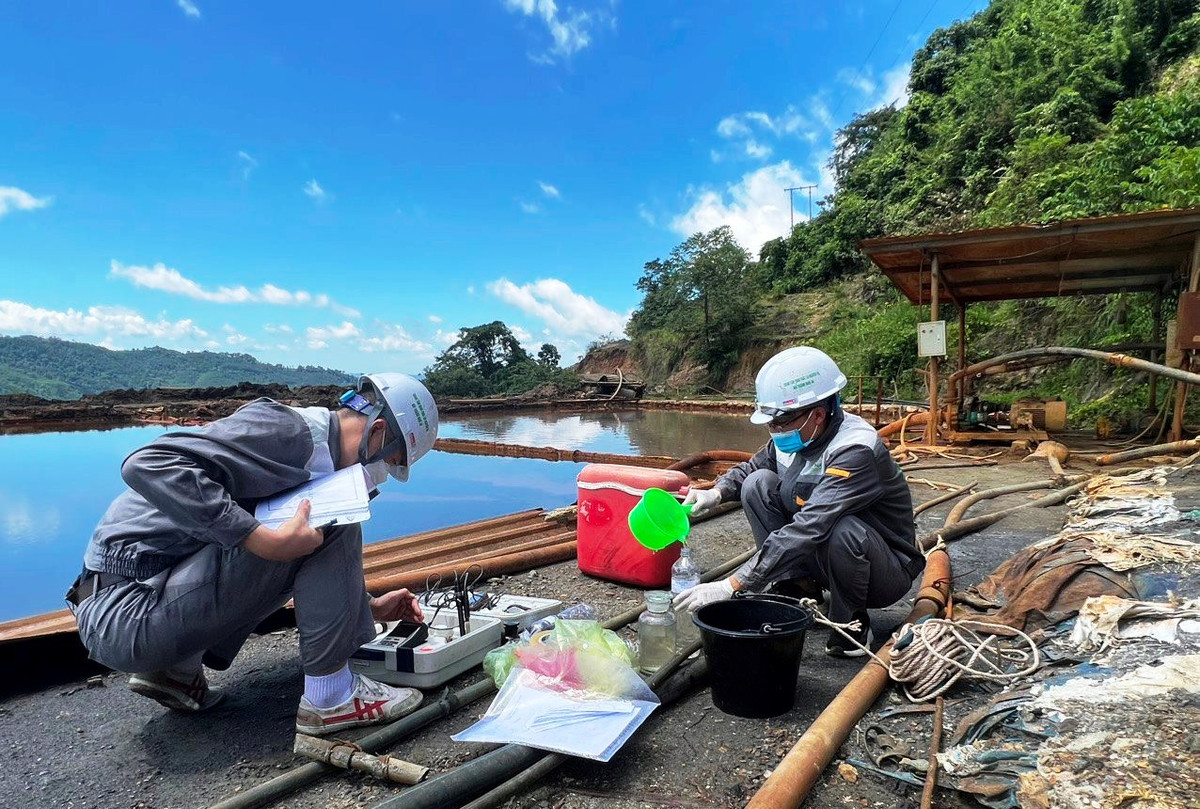 Ngày 4/7, UBND tỉnh Nghệ An đã có văn bản chỉ đạo Sở Tài nguyên và Môi trường chủ trì phối hợp với UBND huyện Quỳ Hợp và các cơ quan có liên quan khẩn trương kiểm tra, xác định cụ thể nguyên nhân gây ô nhiễm môi trường (nước đục, cá chết bất thường...) tại khu vực suối Nậm Huống để tham mưu UBND tỉnh, đề xuất các cơ quan có thẩm quyền có liên quan xử lý nghiêm các hành vi vi phạm (nếu có) theo quy định của pháp luật.