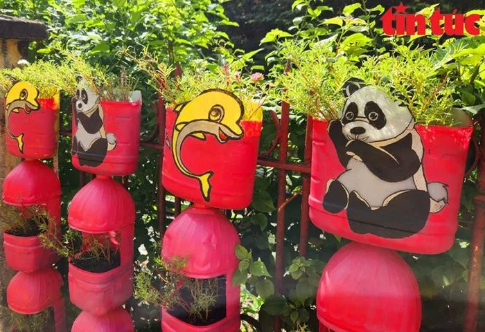 Cụ ông yêu màu hồng và niềm đam mê tái chế, bảo vệ môi trường - Hình 3 Cu ong yeu mau hong va niem dam me tai che, bao ve moi truong-Hinh-3