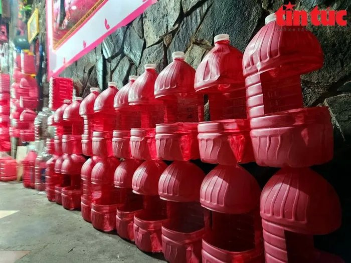 Cụ ông yêu màu hồng và niềm đam mê tái chế, bảo vệ môi trường - Hình 4 Cu ong yeu mau hong va niem dam me tai che, bao ve moi truong-Hinh-4