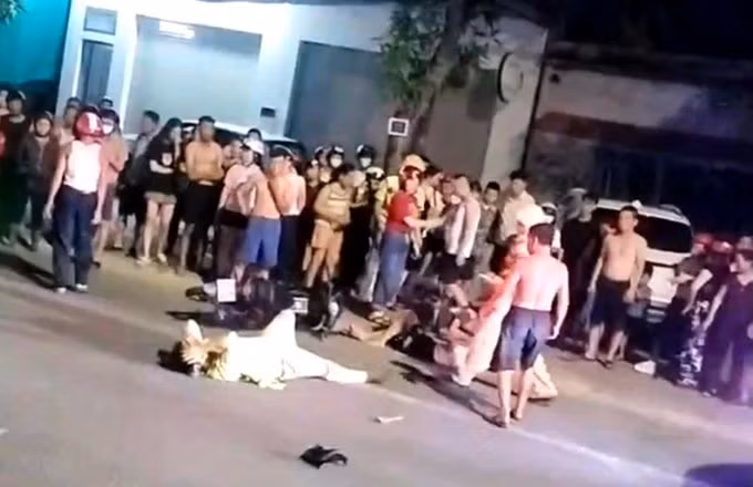 Thong chot do nong do con, 2 thanh nien tong trong thuong CSGT