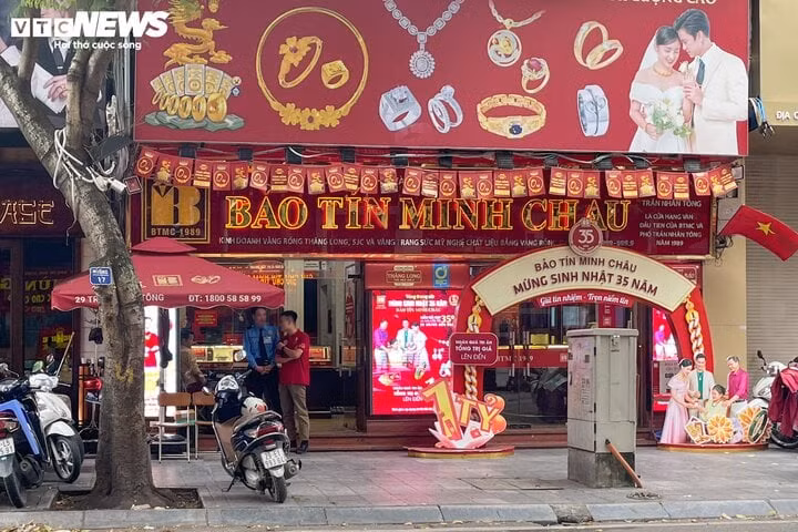 Ly do nguoi dan mua vang luc gia cao, tho o khi binh on-Hinh-2