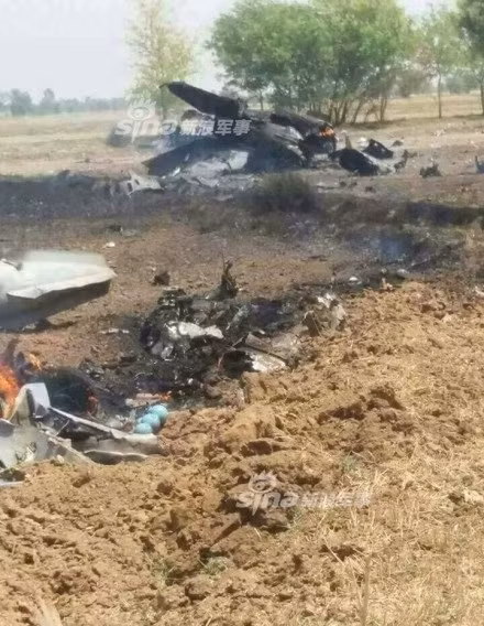 Theo phát ngôn viên Không quân Pakistan (PAF), một chiếc tiêm kích F-7 của nước này đã gặp nạn vào ngày hôm qua (17/8) ở Sargodha trong một nghiệm vụ bay huấn luyện. Nguồn ảnh: Sina