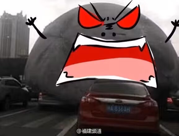 Có cư dân mạng còn chế ảnh của "siêu trăng" thành quái vật mồm rộng. (Nguồn Sina)