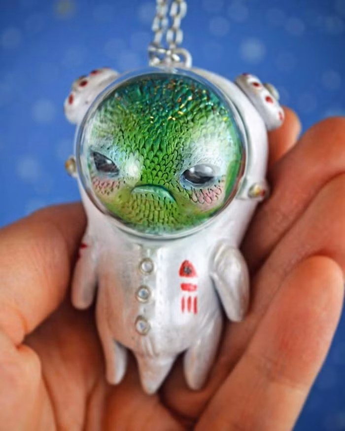 Ngoài việc sáng tạo ra những sinh vật độc đáo chẳng giống ai này, nữ nghệ sĩ người Tây Ban Nha còn sáng tạo búp bê nghệ thuật, tượng minh họa, búp bê giấy, đồ trang sức và nhiều thứ thủ công khác... (Nguồn Bored Panda)