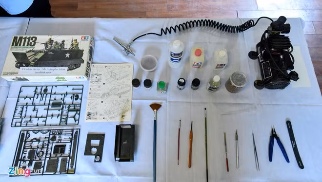 Để làm được một mô hình quân sự, người chơi mua phôi từ nước ngoài về chế bằng các dụng cụ như dao, kéo, máy phun sơn… chi phí tối thiểu 3-5 triệu đồng.