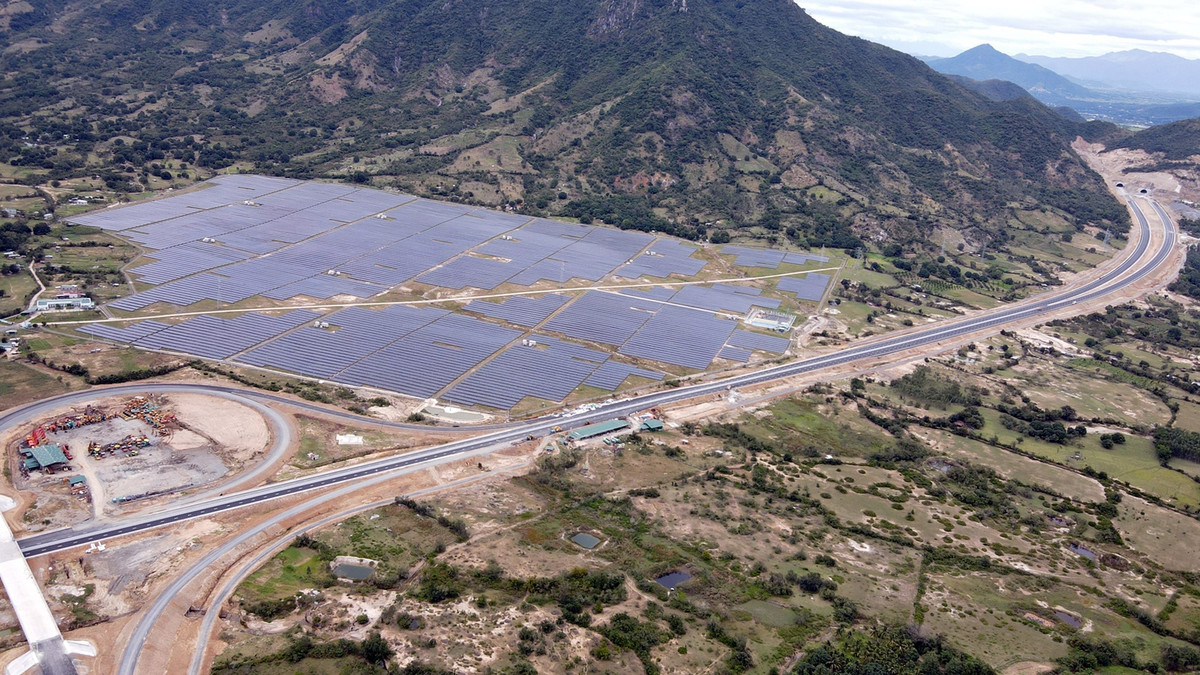 Ông Nguyễn Văn Huy – Giám đốc Công ty TNHH Đầu tư đường cao tốc Nha Trang - Cam Lâm khẳng định, dự án cao tốc Nha Trang - Cam Lâm trong tháng 6 sẽ vận hành kỹ thuật và đến tháng 9/2023 sẽ đi vào hoạt động. (Ảnh: Tạp chí Giao thông Vận tải).