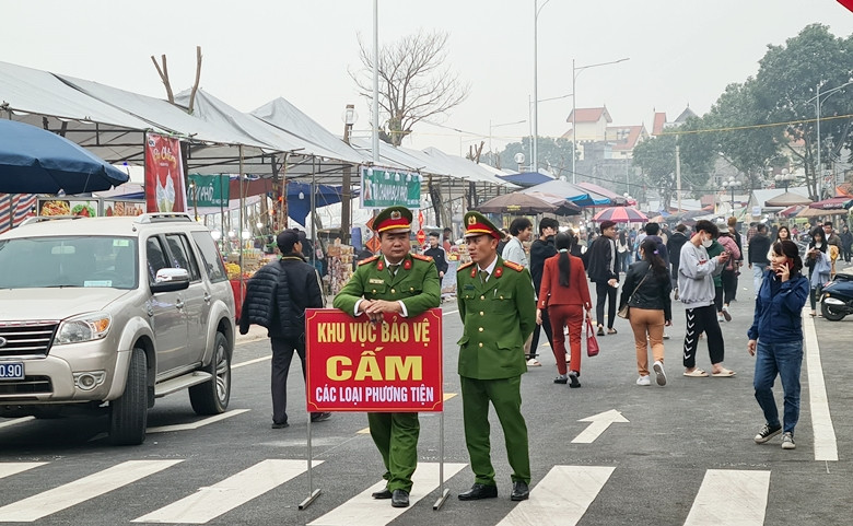 Lực lượng chức năng làm nhiệm vụ, điều tiết giao thông nên không xảy ra tình trạng chen lấn xô đẩy.