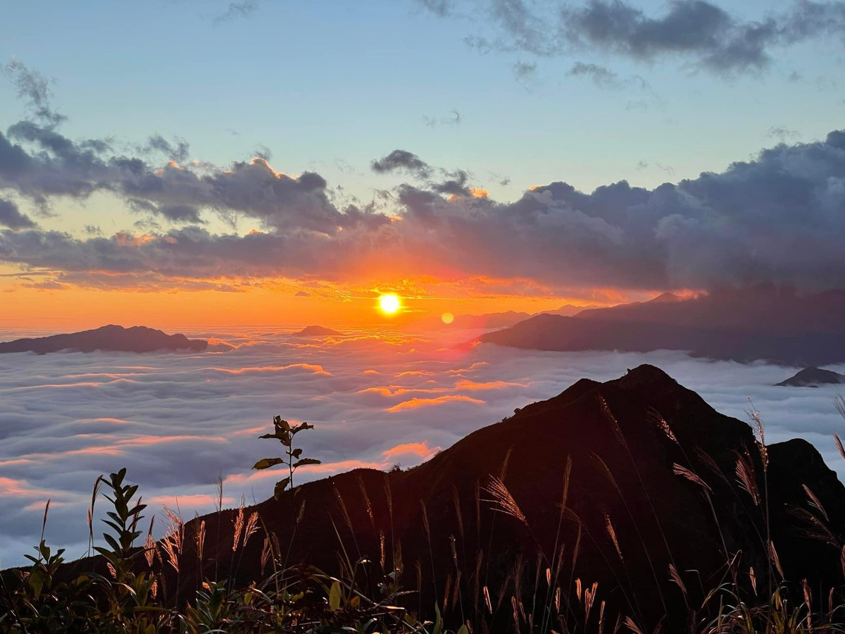 Gioi tre ru nhau chinh phuc bien may giua dai ngan Tay Bac