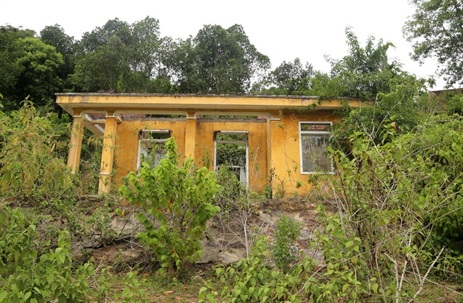 Tại nơi ở mới, người dân được hỗ trợ xây dựng nhà cửa, nhà văn hóa, trường học, đường giao thông, điện lưới… với mong muốn sớm an cư lạc nghiệp, ổn định cuộc sống. (Ảnh: Báo Phụ nữ).