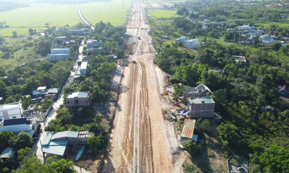 Trước đó, do Cienco1 không đáp ứng các yêu cầu, buộc chủ đầu tư phải chuyển phần việc của gói thầu công trình dang dở còn lại cho Tổng Công ty Xây dựng Trường Sơn - đơn vị liên danh nhà thầu tiếp tục thi công. (Ảnh: Người đưa tin).