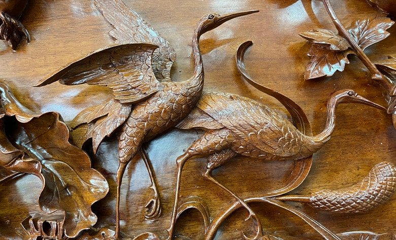 Có 100 chú chim được nghệ nhân điêu khắc trong bức tranh này.