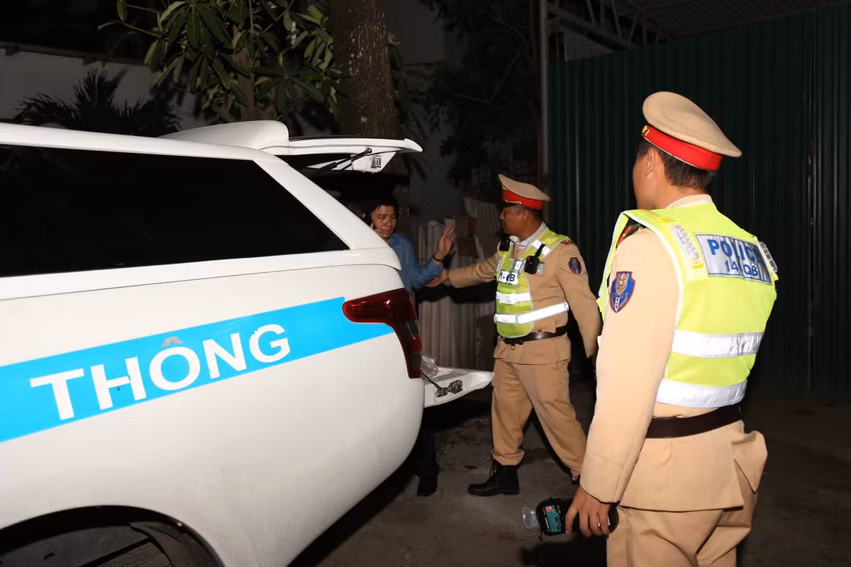 Pho phong Giao duc say ruou, lai xe: Phat 35 trieu, treo bang 23 thang