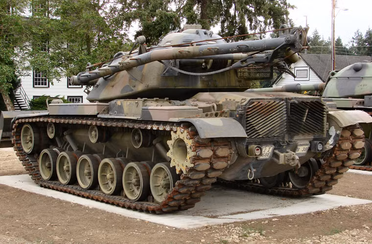 Vì sử dụng khung gầm xe tăng Patton nên "xe tăng M728" sở hữu lớp giáp khá dày. Nó được bọc lớp giáp thép đồng chất dày từ 13-143mm. Tất nhiên với súng chống tăng B40, B41 của quân giải phóng miền Nam Việt Nam thì M728 vẫn là “mỏng”.