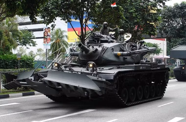 M728 tham gia chiến tranh Việt Nam nhưng không để lại nhiều dấu ấn. Cuối những năm 1990, hầu hết M728 bị loại khỏi biên chế Quân đội Mỹ, hiện chỉ còn vài chục chiếc được Quân đội Singapore, Ả Rập Xê-út, Ma rốc, Bồ Đào Nha và Oman sử dụng.