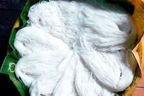 Bún làng Tiền . Không biết tự bao giờ món bún đã trở thành một món ăn không thể thiếu trong đời sống con người Kinh Bắc. Mỗi khi thưởng thức món riêu cua, chả nướng, bún ốc… người dân xứ Kinh Bắc lại nhắc tới bún làng Tiền, xã Khắc Niệm, thành phố Bắc Ninh.