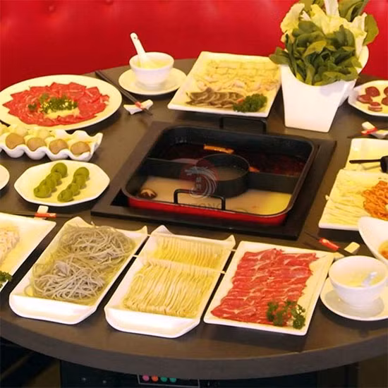 Món nhúng lẩu có đến 60 loại, nước sốt tự pha chế theo sở thích. Nếu bạn lựa chọn combo thì giá khoảng 200.000 đồng/người.