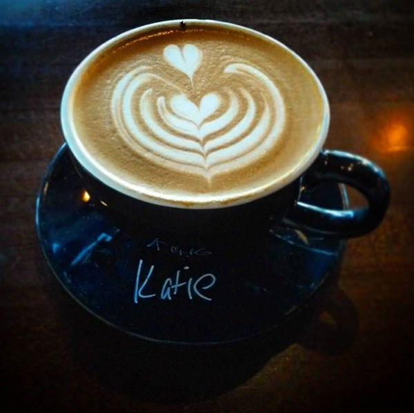 Khi cơ thể đang suy yếu vì bệnh thì bạn không nên uống cà phê do caffeine có trong cà phê là chất lợi tiểu nên sẽ khiến cơ thể đào thải nước nhanh hơn và dễ dẫn đến mất nước.