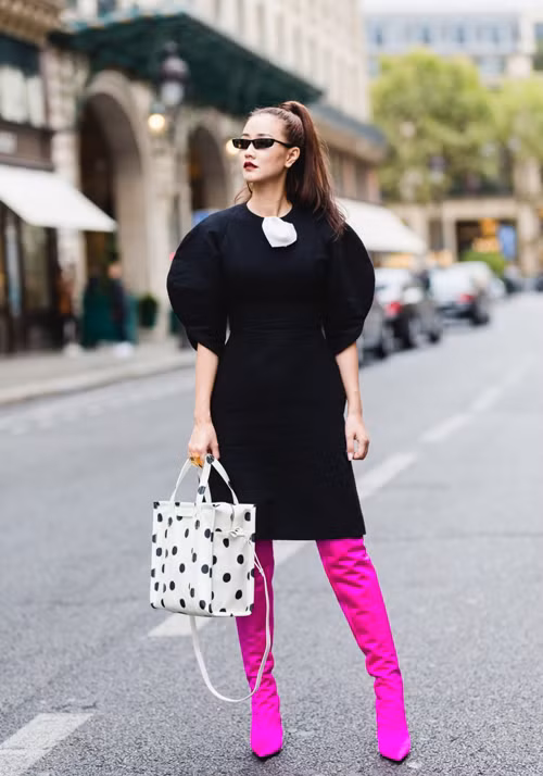 Tốn chẳng ít tiền để tậu đôi Balenciaga nhưng Maya vẫn bị chê chọn boots chẳng hề ăn khớp với trang phục. Ảnh: diemdentre.