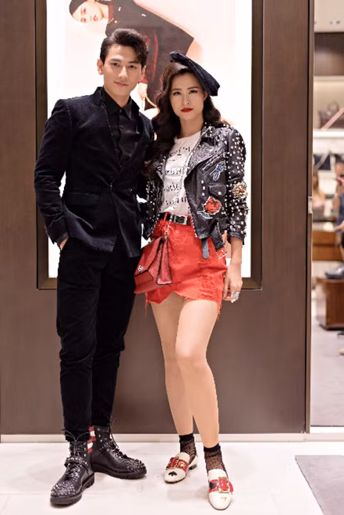 Đông Nhi nhìn thật quê mùa và sến sẩm trong bộ trang phục này. Ảnh: blogspot.