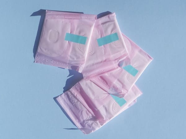 Trong thời kỳ kinh nguyệt, phụ nữ cần thay băng vệ sinh thường xuyên nhằm giảm nguy cơ viêm âm đạo và viêm đường tiết niệu.