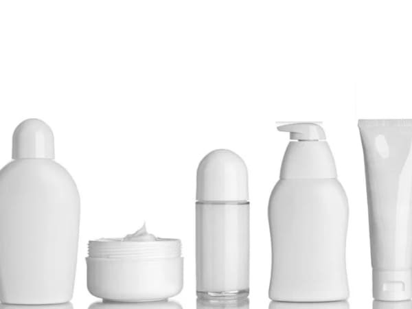 Đồng thời, bạn nên tránh sử dụng quá nhiều chất bôi trơn bởi chúng chứa các chất bảo quản có thể ảnh hưởng đến các lợi khuẩn trong âm đạo.