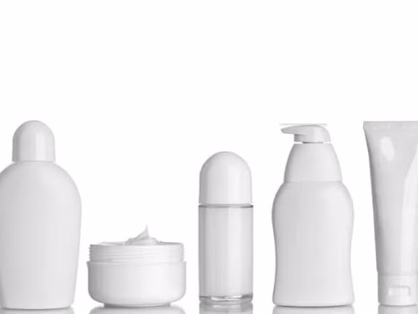 Đồng thời, bạn nên tránh sử dụng quá nhiều chất bôi trơn bởi chúng chứa các chất bảo quản có thể ảnh hưởng đến các lợi khuẩn trong âm đạo.