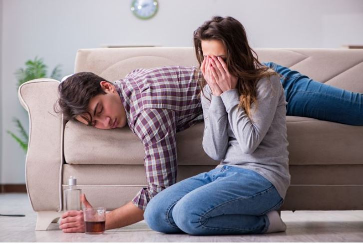 Chuyên gia khuyến cáo nam giới tránh ngâm mình trong nước nóng, đồng thời tránh đặt laptop trên đùi quá lâu để bảo vệ tinh trùng.