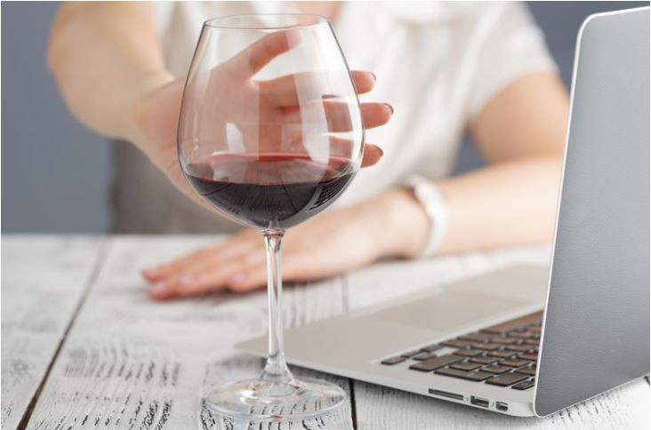 Phụ nữ đang có kế hoạch mang thai tốt nhất nên tránh xa rượu bia bởi bia rượu có thể ảnh hưởng xấu đến khả năng sinh sản.