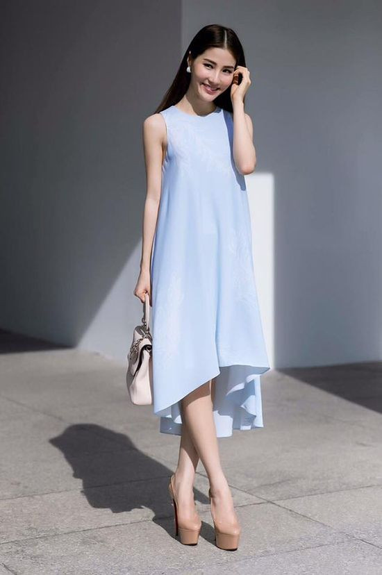 Diễm My 9x xuống phố đi dạo với đôi giày cao gót “khủng” như này liệu có đau chân? Ảnh: pinterest.