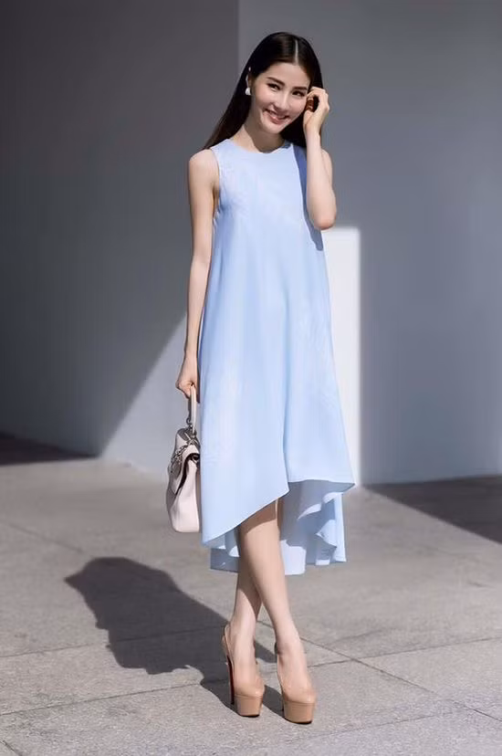 Diễm My 9x xuống phố đi dạo với đôi giày cao gót “khủng” như này liệu có đau chân? Ảnh: pinterest.