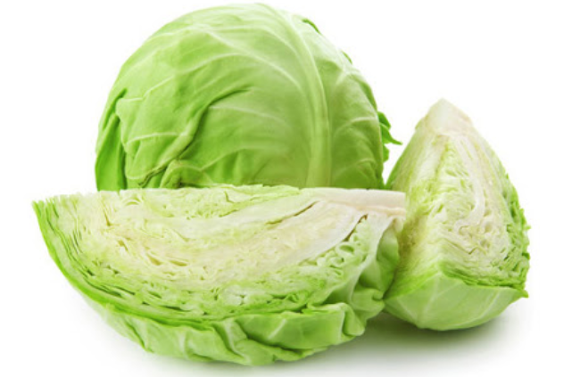 Thậm chí, người trồng bắp cải thường sử dụng gấp đôi, gấp 3 liều lượng thuốc bình thường để tiêu diệt sâu nhanh nhất. Ảnh: benhngoaida.