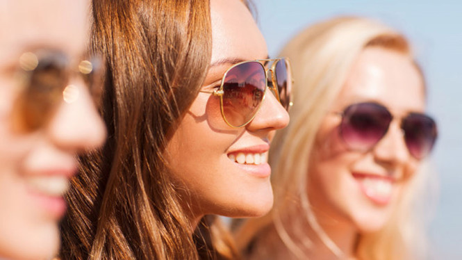 Chiếc kính râm có thể khắc phục rất tốt một số nhược điểm của gương mặt. Và dù gương mặt bạn tròn, vuông chữ điền hay trái xoan, đều có loại kính râm hợp với bạn. Ảnh: suckhoedoisong.